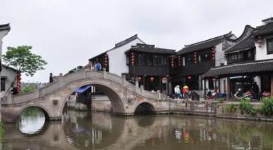 拯救电力塔的泰坦